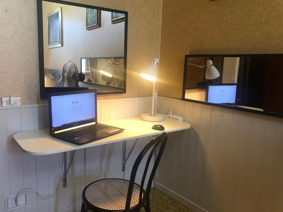 La Finestra Sul Fiume Bed & Breakfast Fossombrone Dış mekan fotoğraf