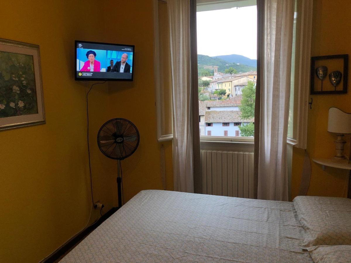 La Finestra Sul Fiume Bed & Breakfast Fossombrone Dış mekan fotoğraf