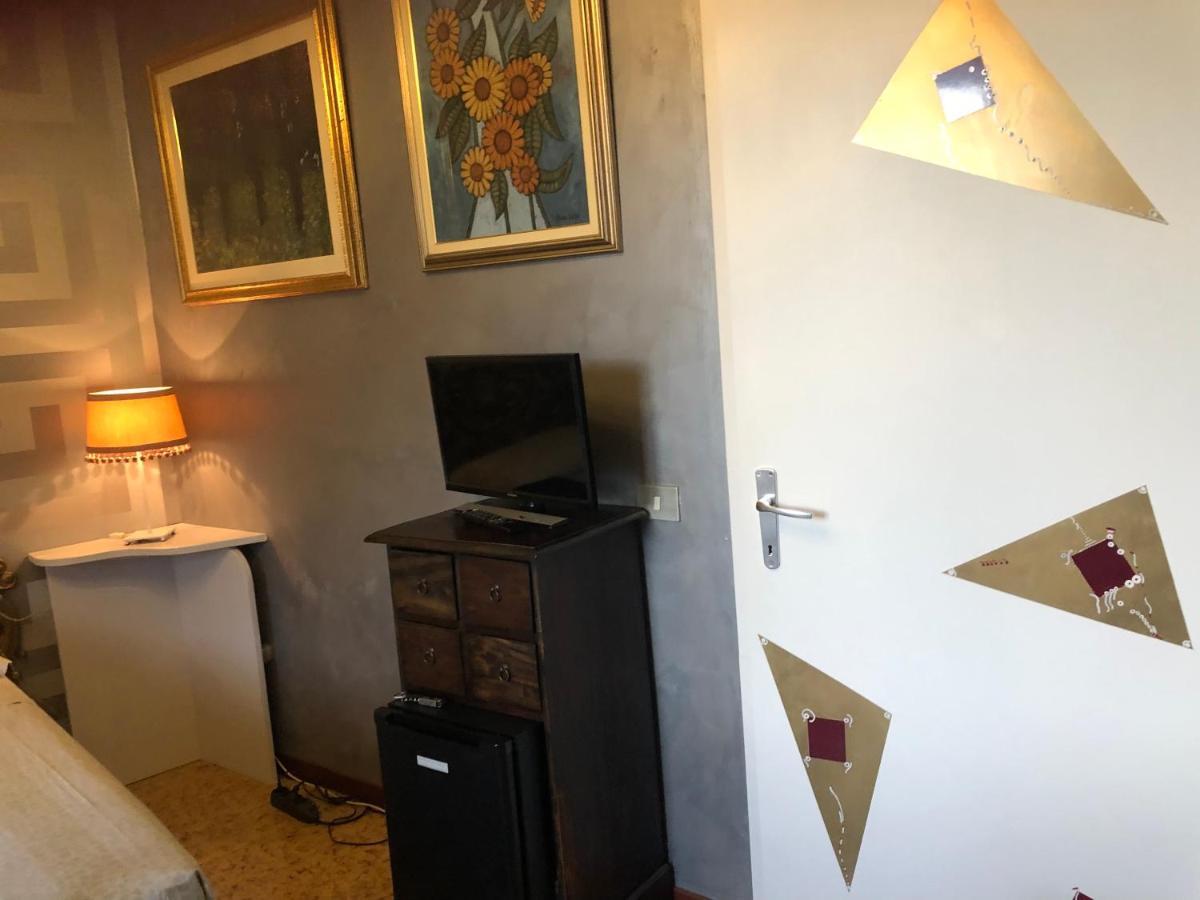 La Finestra Sul Fiume Bed & Breakfast Fossombrone Dış mekan fotoğraf