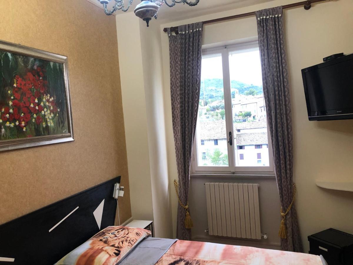 La Finestra Sul Fiume Bed & Breakfast Fossombrone Dış mekan fotoğraf