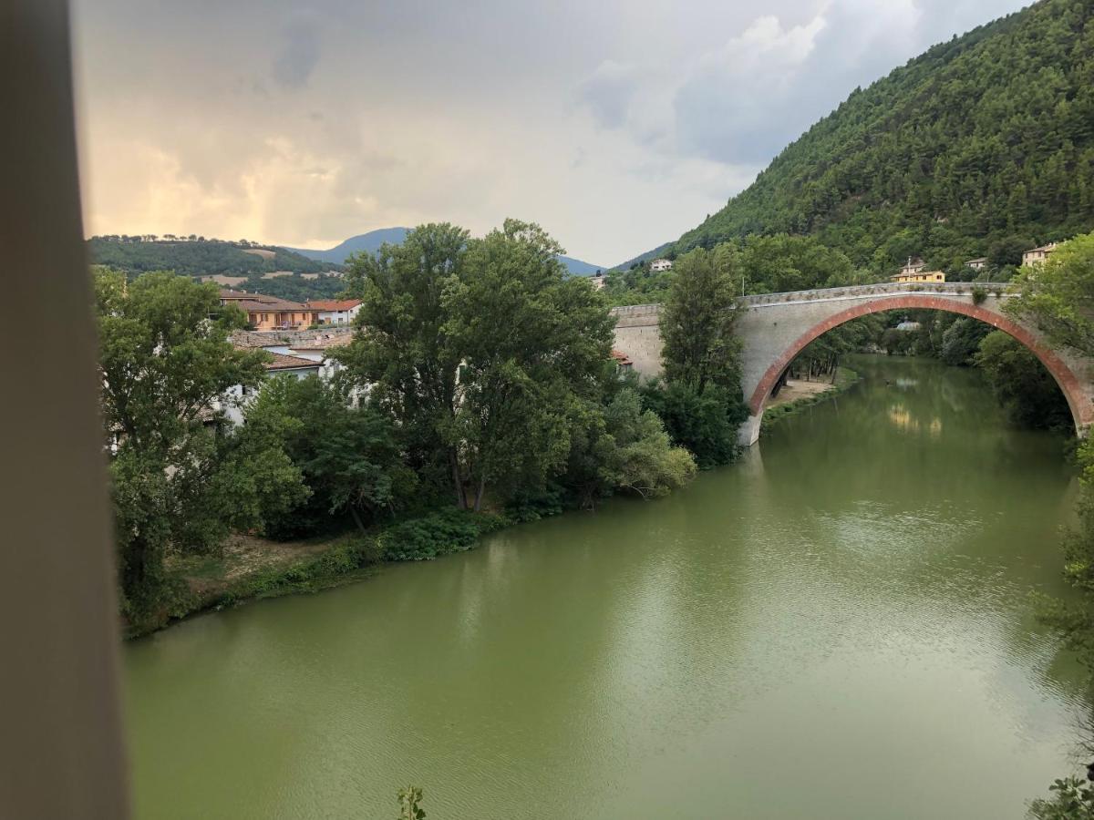 La Finestra Sul Fiume Bed & Breakfast Fossombrone Dış mekan fotoğraf