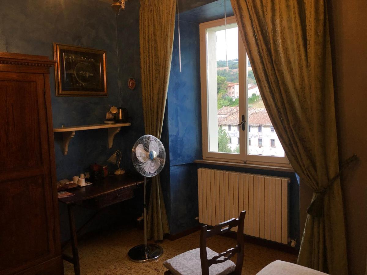 La Finestra Sul Fiume Bed & Breakfast Fossombrone Dış mekan fotoğraf