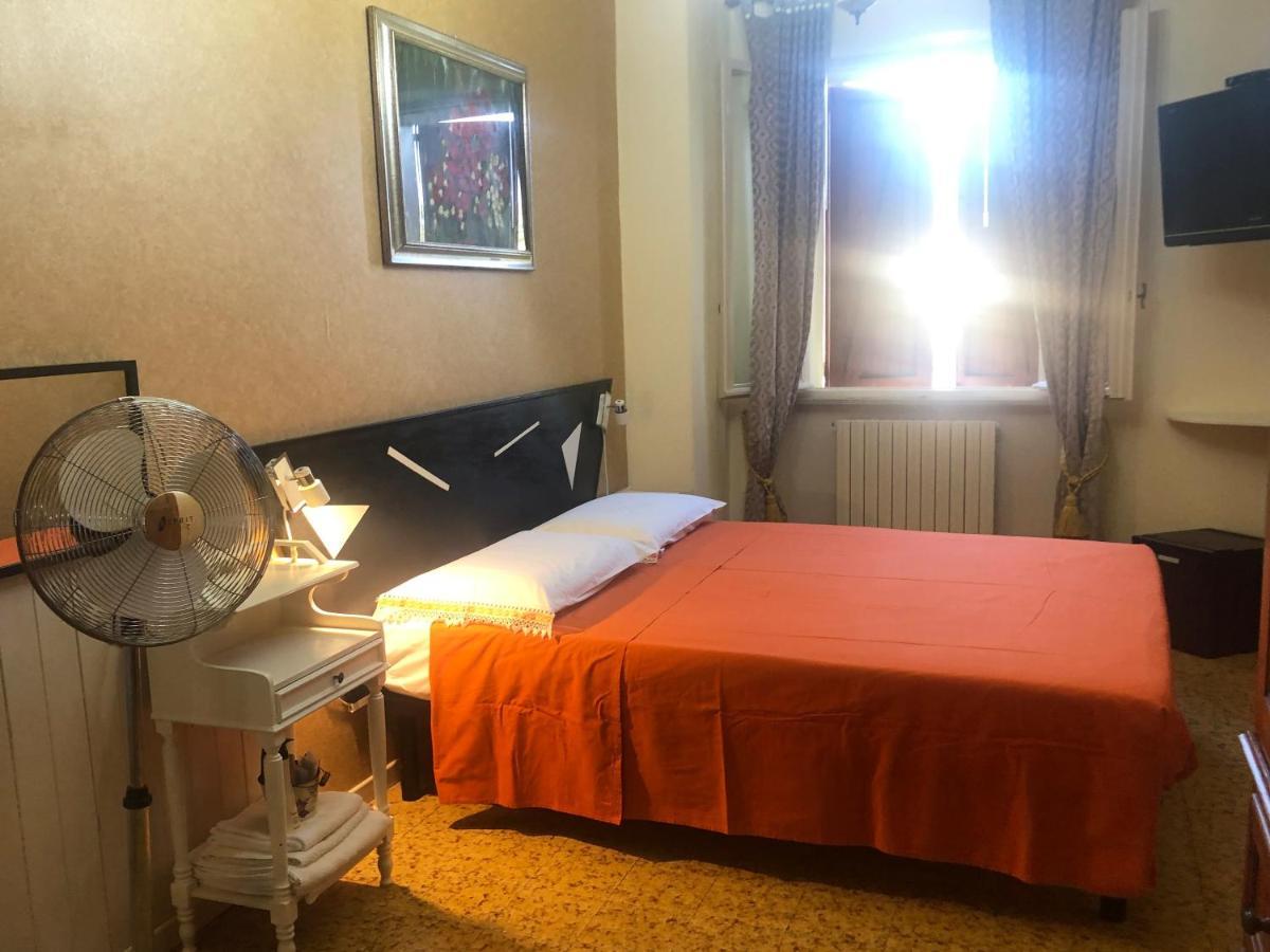 La Finestra Sul Fiume Bed & Breakfast Fossombrone Dış mekan fotoğraf