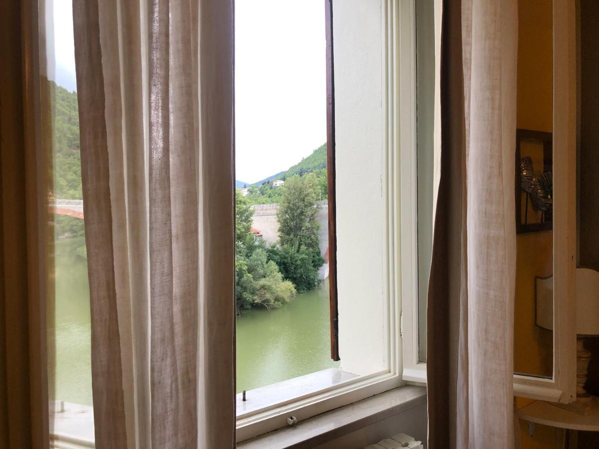 La Finestra Sul Fiume Bed & Breakfast Fossombrone Dış mekan fotoğraf