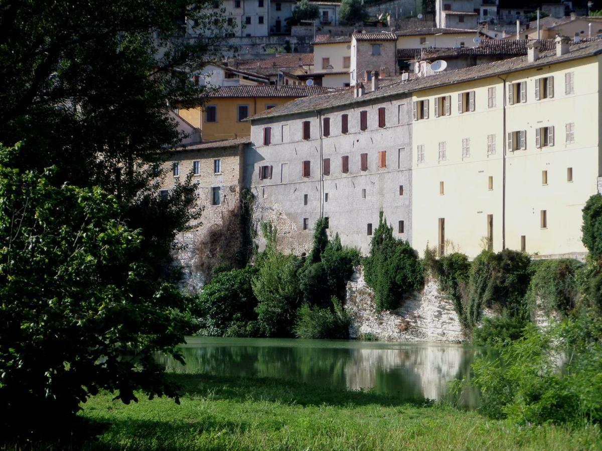 La Finestra Sul Fiume Bed & Breakfast Fossombrone Dış mekan fotoğraf